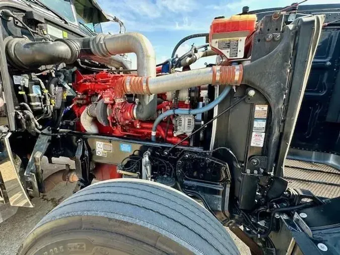 2023 Peterbilt 389