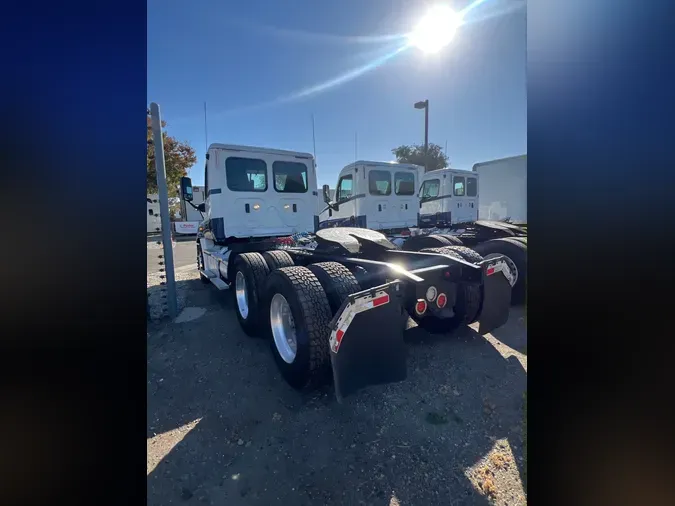 2018 FREIGHTLINER/MERCEDES CASCADIA 125