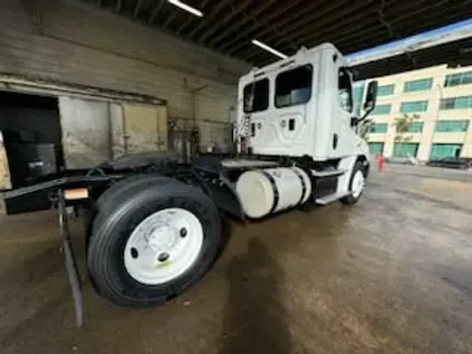 2014 FREIGHTLINER/MERCEDES CASCADIA 113