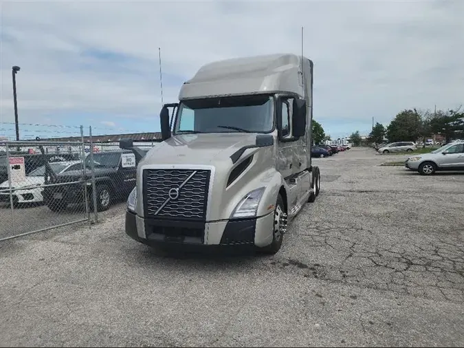 2021 VOLVO VNL760