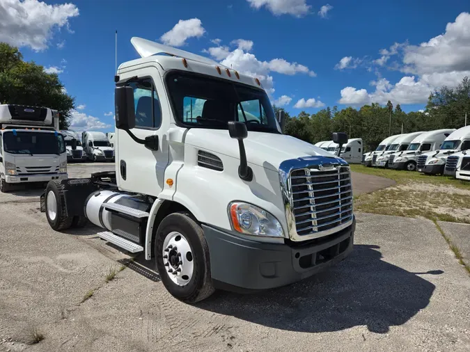 2015 FREIGHTLINER/MERCEDES CASCADIA 113