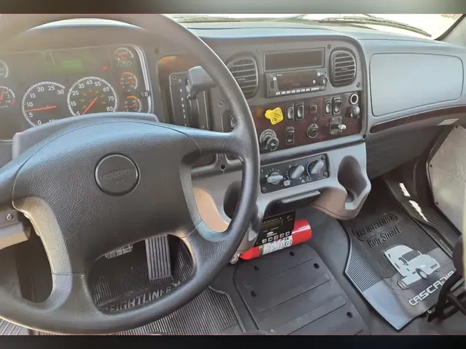 2016 FREIGHTLINER M2 106