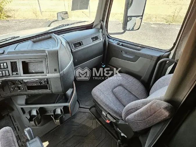 2019 VOLVO VNL64T760