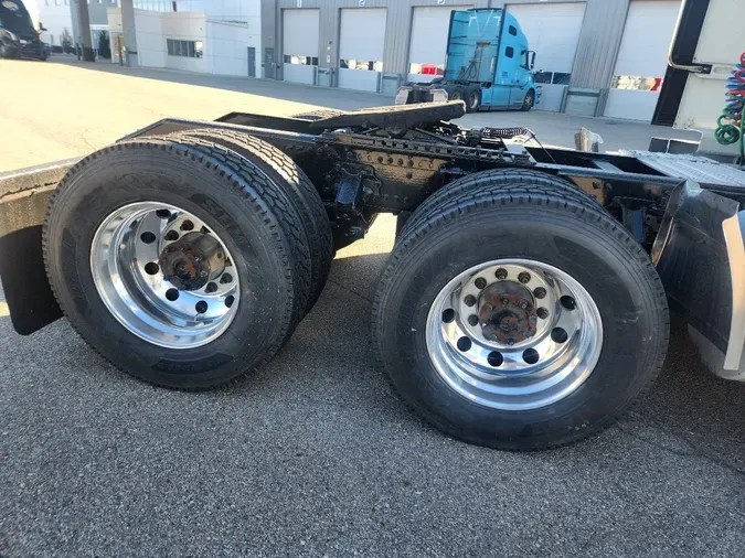 2023 VOLVO VNL64T860