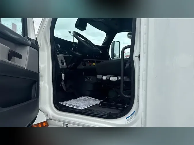 2021 FREIGHTLINER CA126