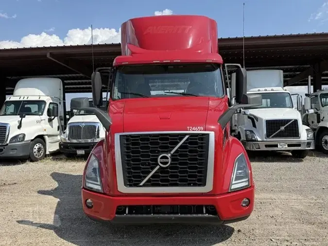 2021 VOLVO VNR64T300