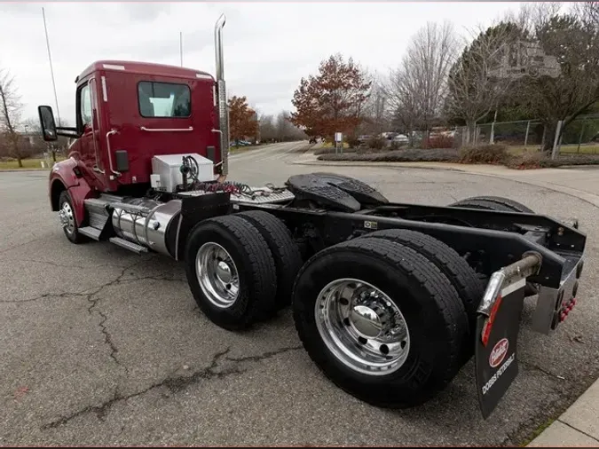 2021 KENWORTH T880