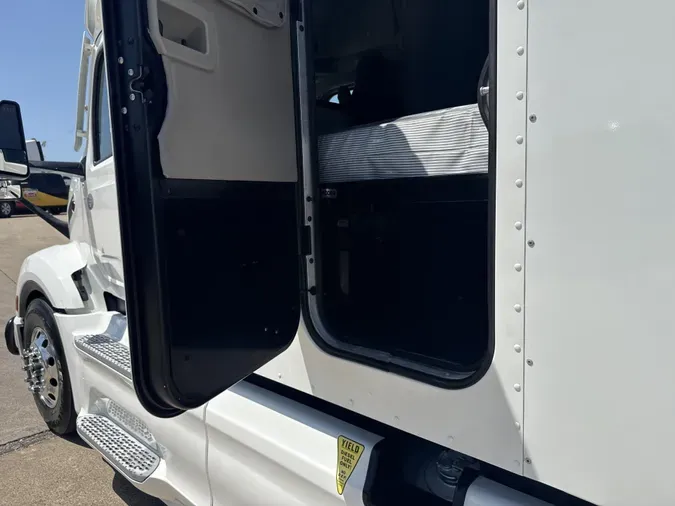 2023 Peterbilt 579b4bc8a3c861a981688918f9d827f504e