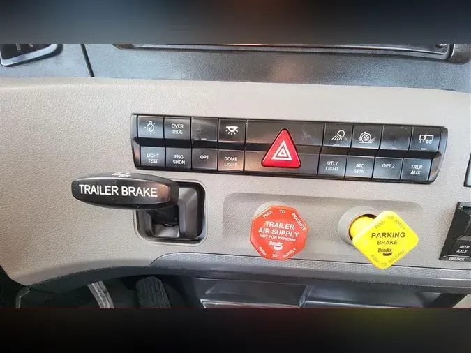 2021 FREIGHTLINER CA126