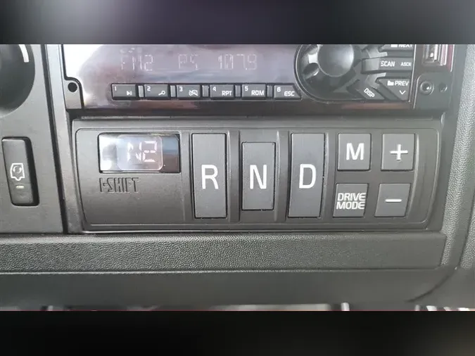 2021 VOLVO VNL740