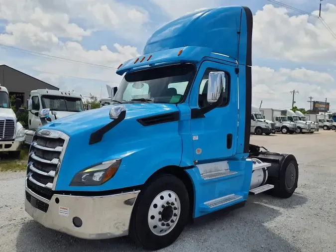 2020 FREIGHTLINER/MERCEDES NEW CASCADIA 126b4cb4f165be06a4db535c2b6dbfd97ad