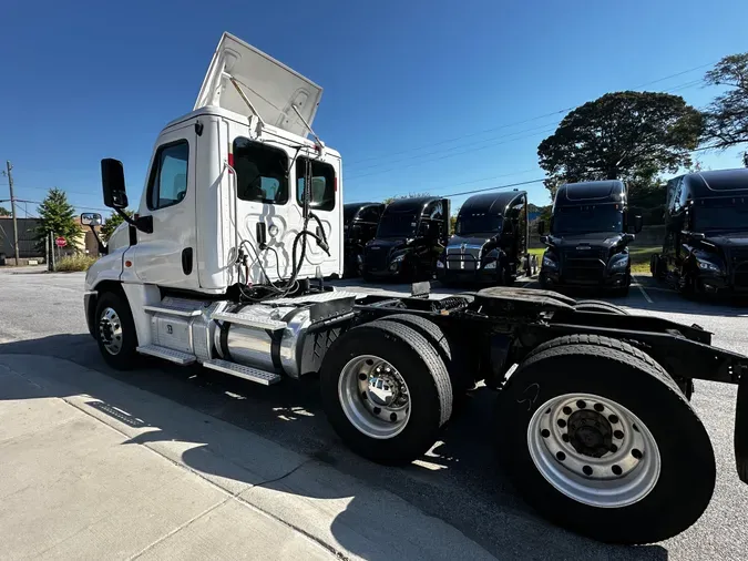 2017 Freightliner CASCADIA 125