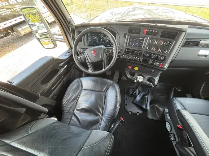 2023 Kenworth W990