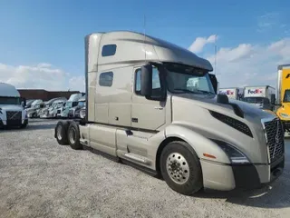 2021 VOLVO VNL760