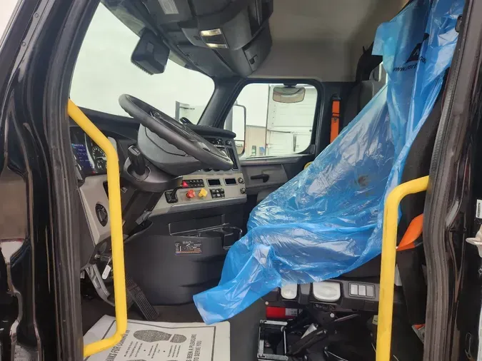 2022 FREIGHTLINER Cascadia 116