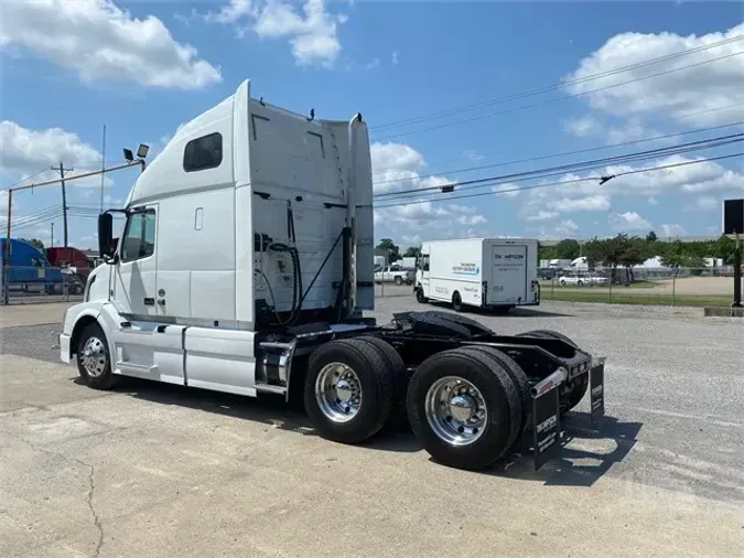 2018 VOLVO VNL64T670