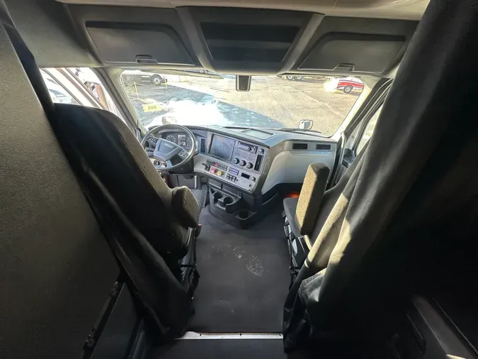 2019 Freightliner Cascadia 126