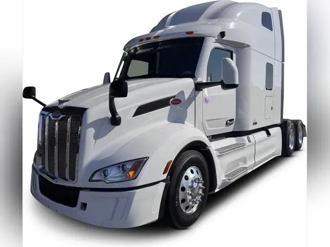 2023 Peterbilt 579b4d9927c6c852522e3d1473c9956699e
