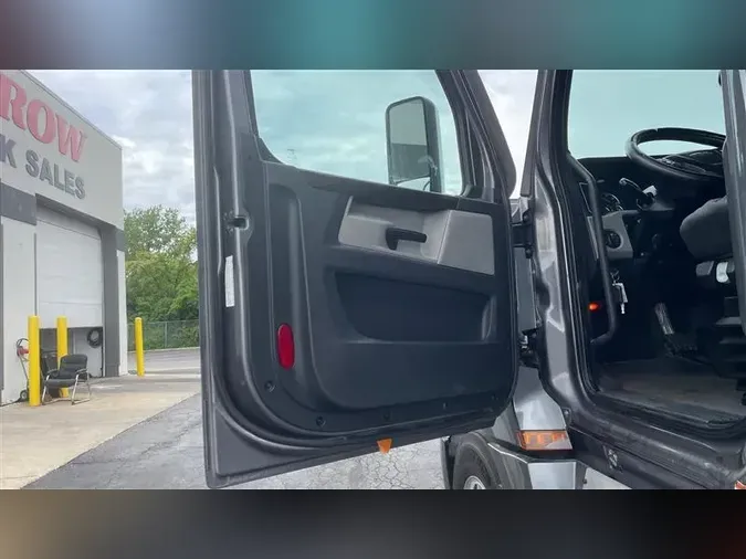 2022 FREIGHTLINER CA126