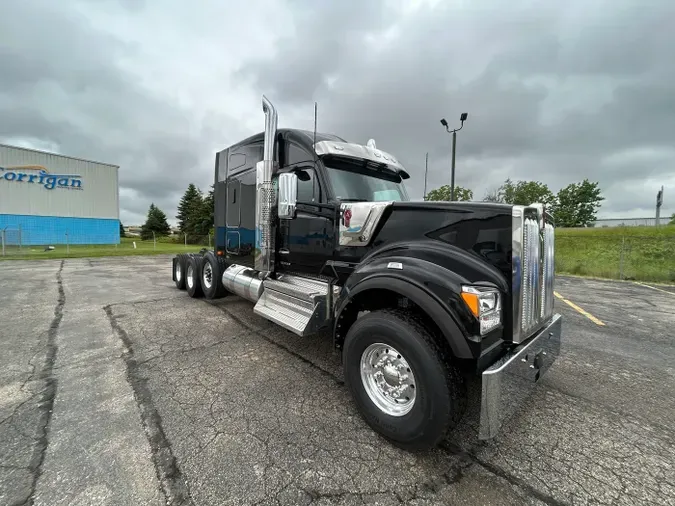 2025 Kenworth W990b4db5468cd2aaffa136330007920e5cc