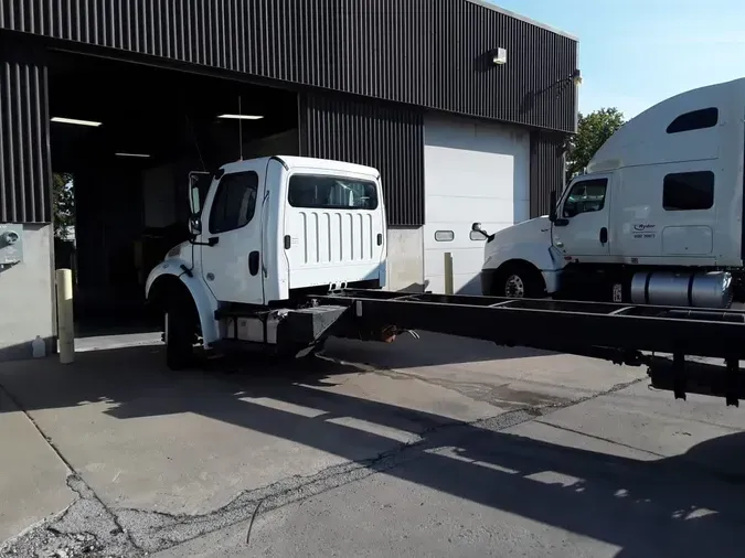 2019 FREIGHTLINER M2 106