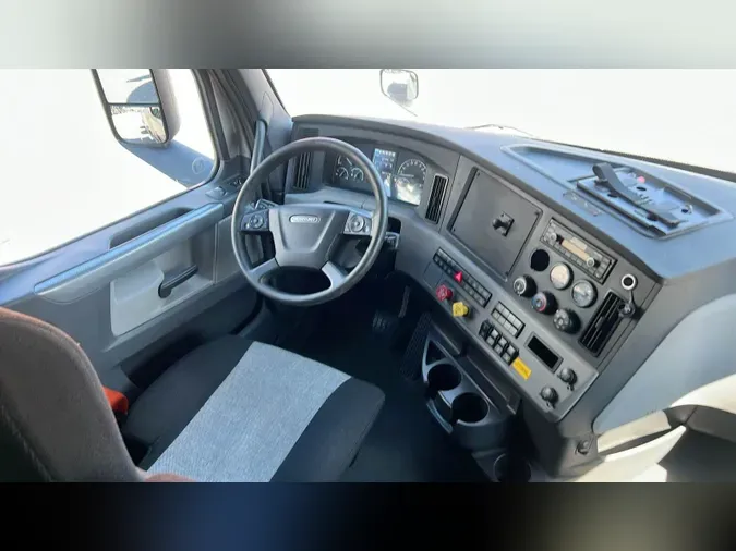 2020 Freightliner Cascadia 126