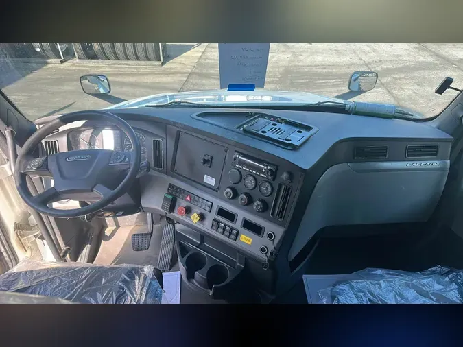 2021 Freightliner Cascadia 126
