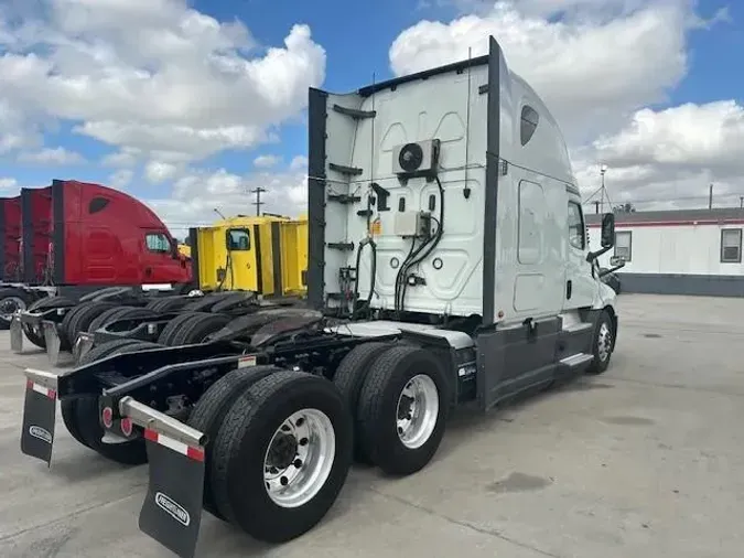 2020 Freightliner Cascadia