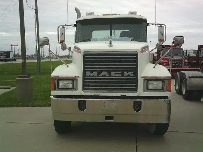 2005 MACK CHN613