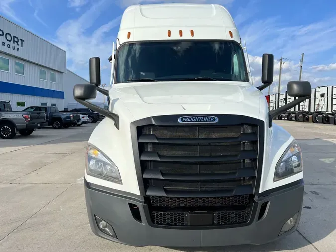 2020 Freightliner Cascadia 126