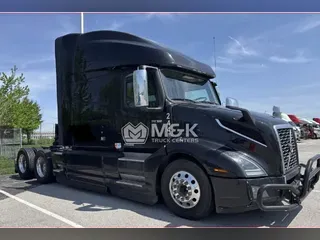 2023 VOLVO VNL64T760
