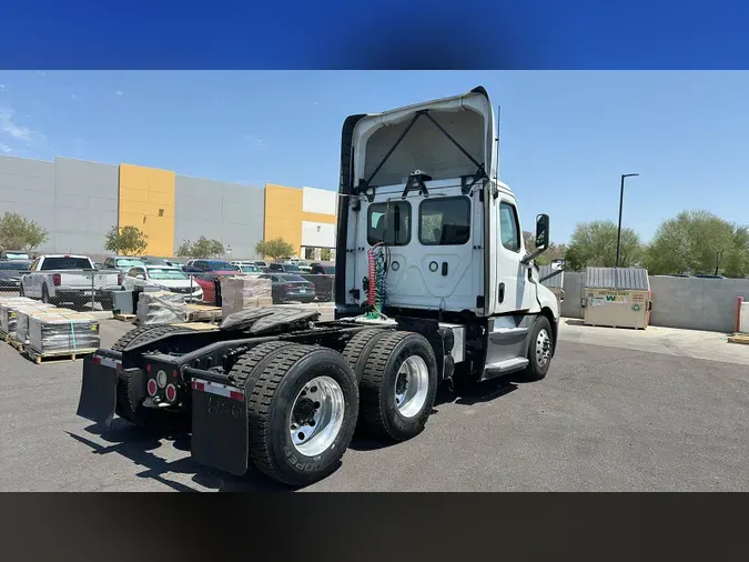 2019 Freightliner Cascadia 126