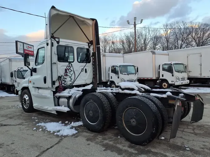 2019 FREIGHTLINER/MERCEDES CASCADIA 125