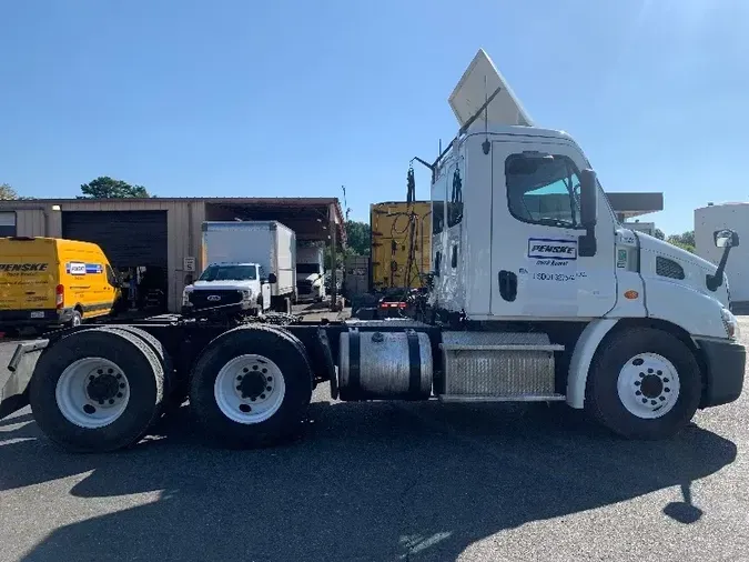 2017 Freightliner X11364ST