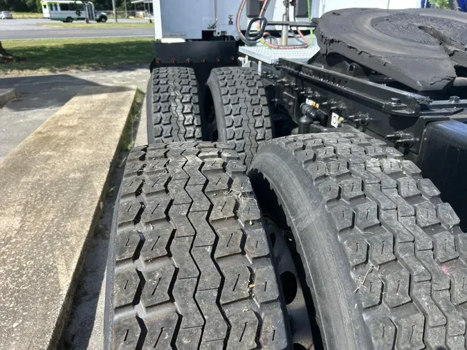 2022 Peterbilt 579b4f8f990ed7b688a73770c79ea30b67f