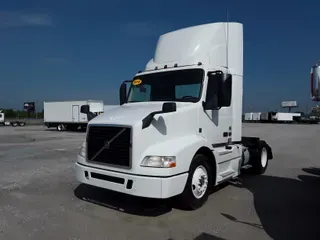2015 Volvo VNM42TRACTOR
