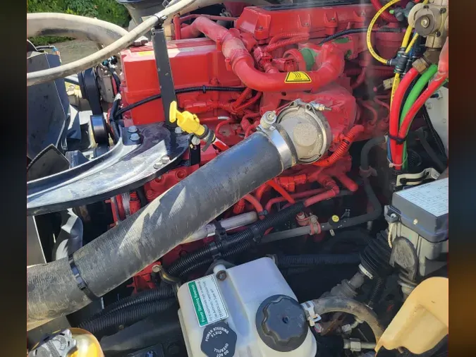 2016 FREIGHTLINER M2 106