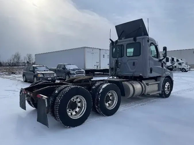 2018 Freightliner T12664ST