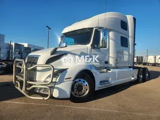 2021 VOLVO VNL64T860