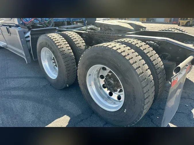 2023 Freightliner Cascadia 126