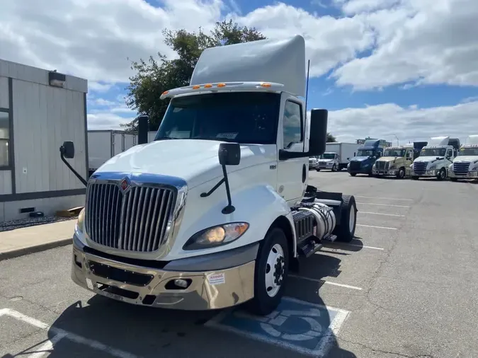 2019 NAVISTAR INTERNATIONAL RH613 DAYCAB S/Ab4fe992a3183f0ad63beb4f0f4634412