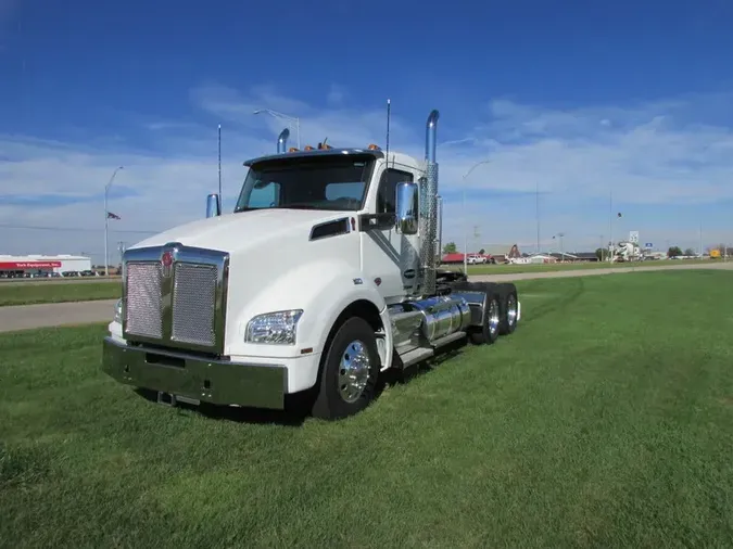 2026 Kenworth T880