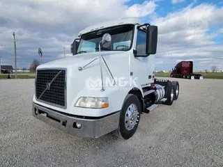 2014 VOLVO VNM64T200