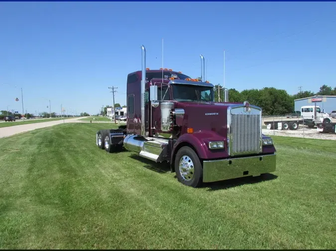 2026 Kenworth W900L