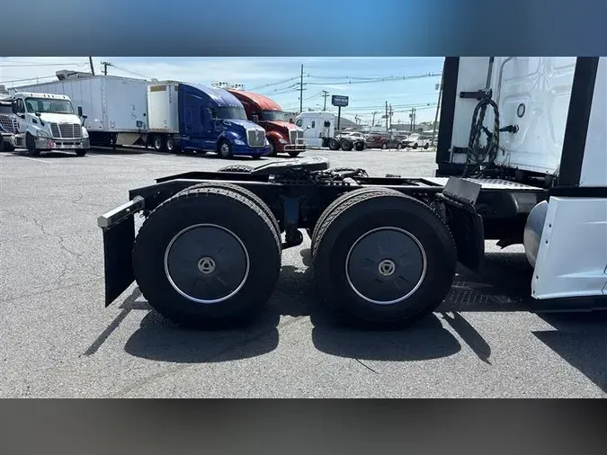 2019 FREIGHTLINER CA126