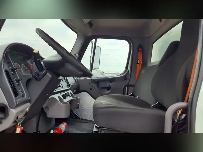 2020 FREIGHTLINER/MERCEDES M2 106