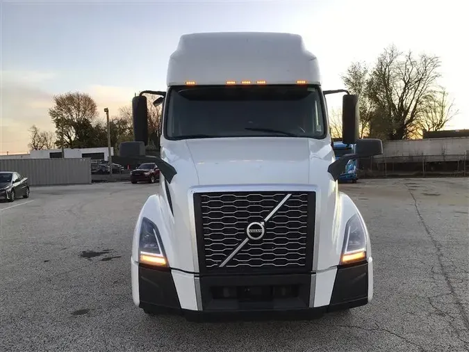 2021 VOLVO VNL64T760