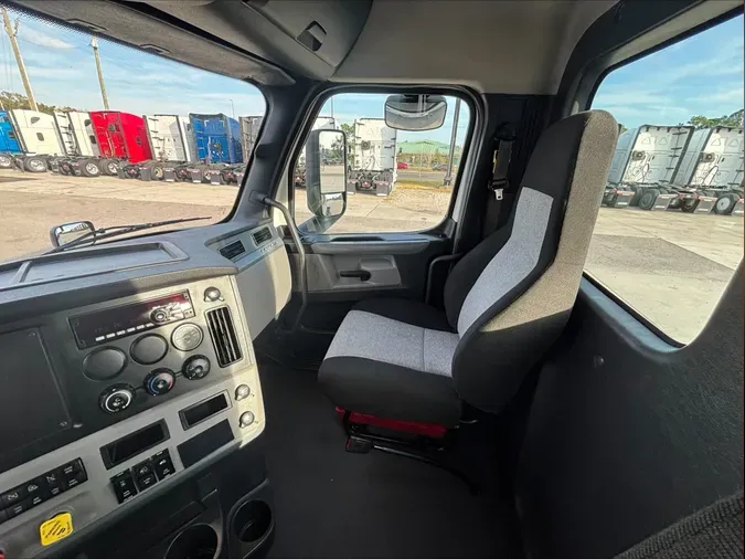 2020 FREIGHTLINER CASCADIA 126