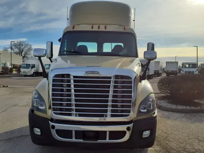 2019 FREIGHTLINER/MERCEDES CASCADIA 125