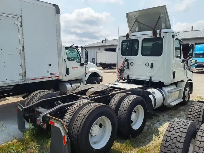2019 FREIGHTLINER/MERCEDES NEW CASCADIA PX12664b51a525ec43caa258cf556573e8b97c1